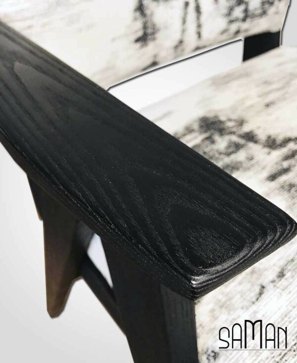 detail fauteuil bois brulé noir